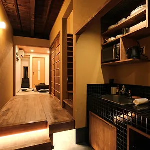 https://tsumugi-horikawakichimonji.hotels-in-kyoto.org